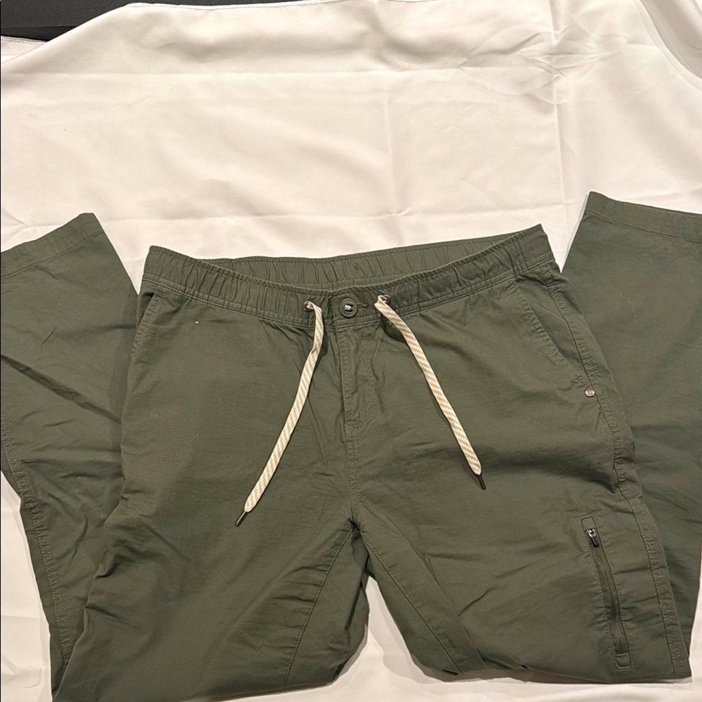 Vuori Women’s Olive Green Casual Pants